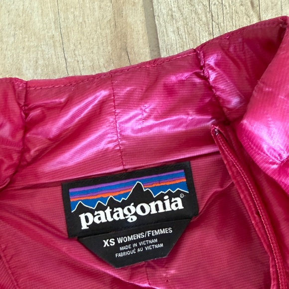 Patagonia Quilted Down Micro Puffer Vest in Berry Pink Size XS - Picture 4 of 5